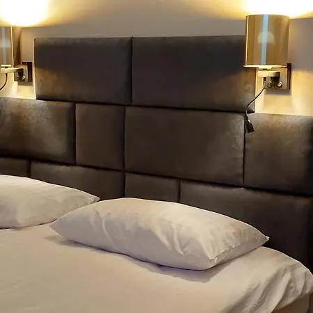 Spacious Two-Bedroom Apartment In The City Center-2